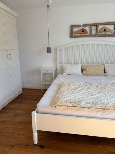 Inselidyll mit Boddenblick: Großes Grundstück & Ferienhaus-Potenzial auf Rügen – Schlafzimmer