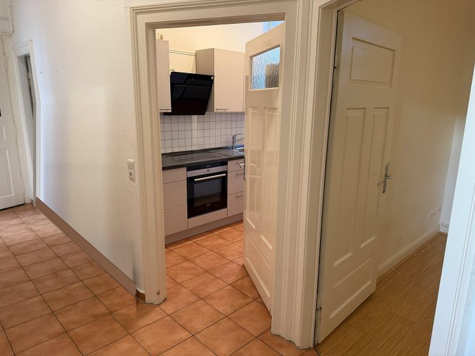 4 rooms, kitchen, bathroom – Möbel durch KI entfernt