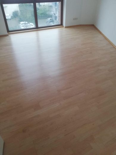 17 qm Raum mit Ahornparkett