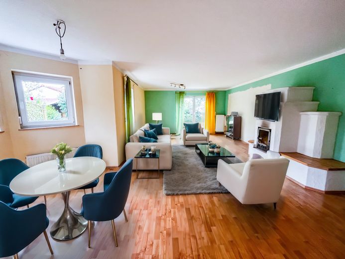 Wohnzimmer (EG - Staged)
