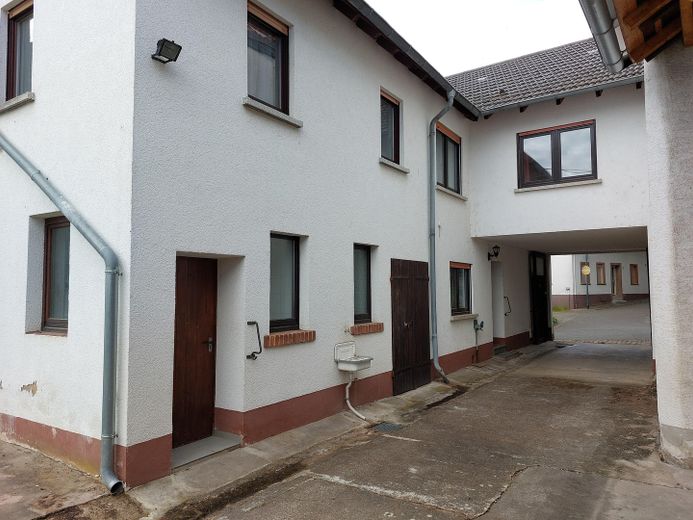 Ehemaliger Vierseitenhof mit Hufschmiede PROVISIONSFREI in Langenlonsheim zu verkaufen – Seitenansicht
