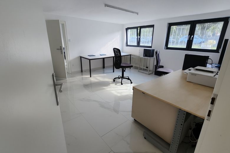Großes Einfamilienhaus mit Einliegerbereich – ideal für Wohnen, Praxis oder Homeoffice – Flexibler Raum Büro/Hobby