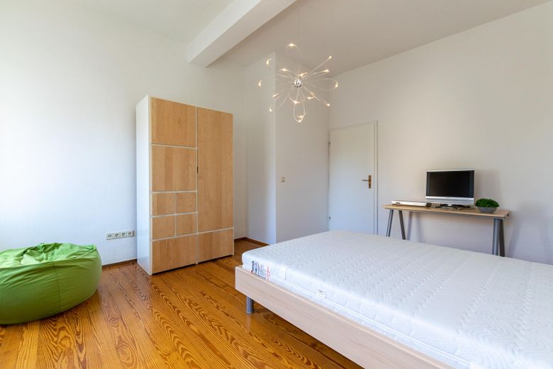 Charmante & geräumige Altbauwohnung im Herzen von Wiesloch – Unschlagbare Innenstadtlage – Zimmer 1