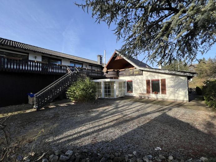 Großzügiges Wohnensemble mit Gartenidylle, Ausbaupotenzial und vielseitigen Nutzungsmöglichkeiten – Innenhof und Wintergarten
