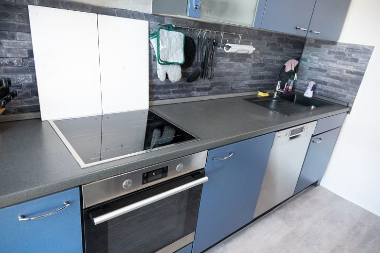 *Provisionsfreie* Helle 3,5-Zimmer-Dachgeschosswohnung in Holzgerlingen – helle Küche