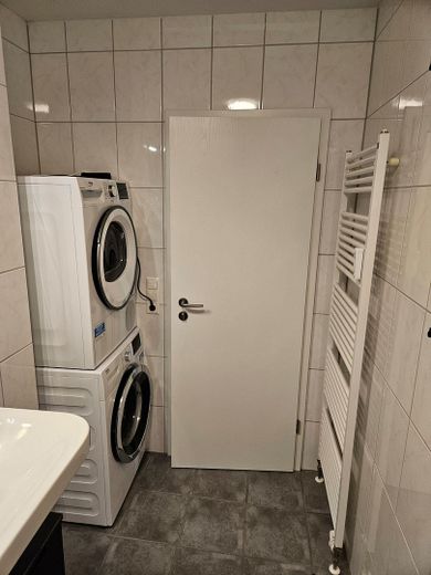 Schöne, ruhige und helle 3-Zimmerwohnung gegenüber Skyline Plaza – Bad Waschmaschine Trockner 