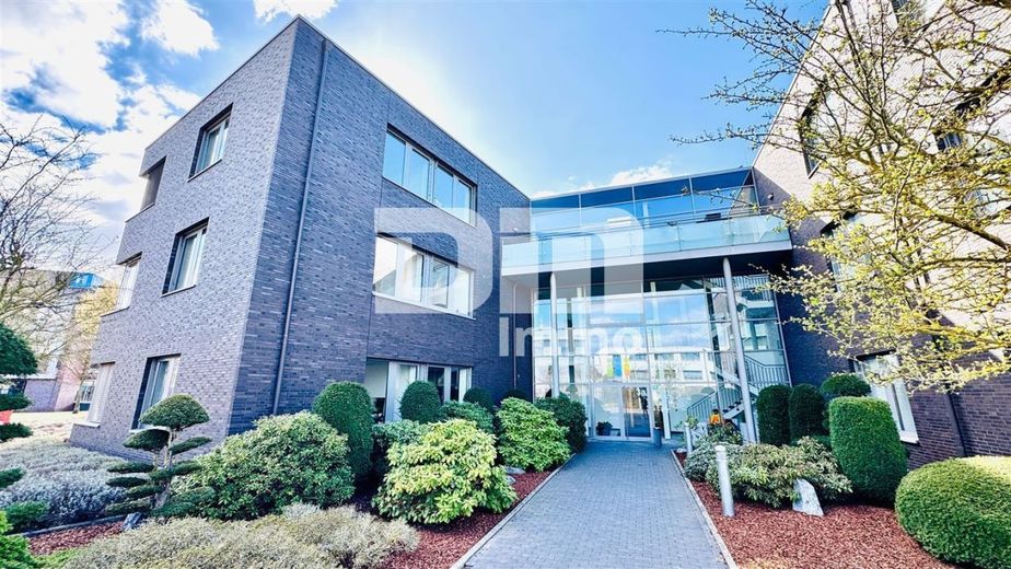 Hochwertige EG Büroetage mit hochwertiger Ausstattung und bis zu 20 PKW Stellplätzen – Frontansicht