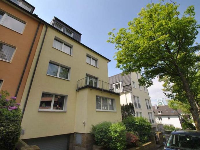 Chice Wohnung am Stadtpark mit sanierten Bädern und Loggia! Befristet auf 2 Jahre ! – Foto 1