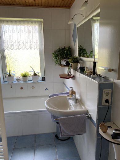 Komfortables Wohnen auf einer Ebene – Gepflegter Bungalow in attraktiver Lage von  Weyhe-Leeste – Badezimmer