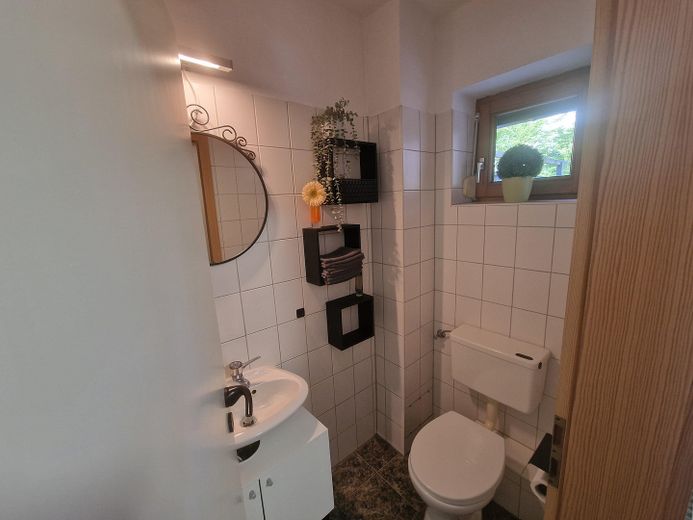 DA PRIVATO: Casa adatta alle famiglie a Bordesholm (bifamiliare) – Gaste-WC