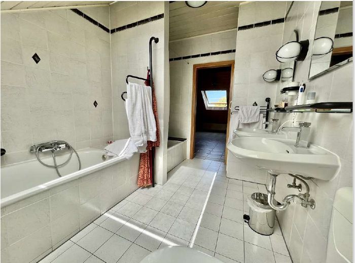 Renovierte Wohnung inkl. Küche – Badezimmer_01