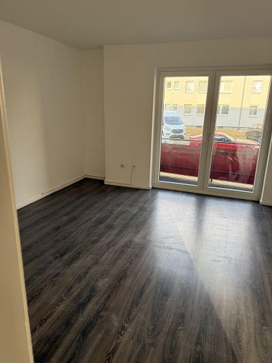 2-Zimmerwohnung mit Balkon – Wohnzimmer mit Balkon