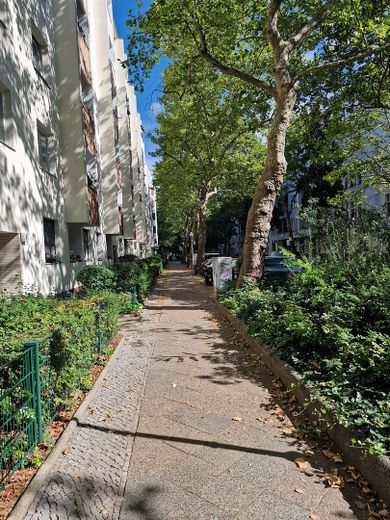 Sehr helle 2-Zi.-Whg., saniert, mit EBK, 4.OG mit Aufzug, Kudamm-Nähe – Strasse