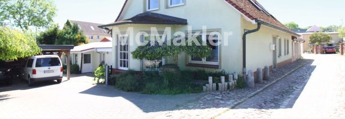 Einziehen und entspannen: Einfamilienhaus mit Ferienwohnung, Gewerbefläche und gepflegtem Garten