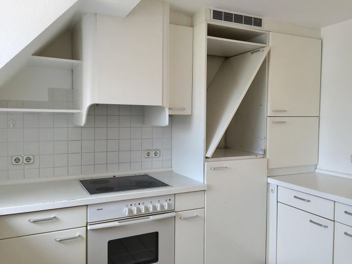 Altstadt-Stadthaus mit Mainblick, Dachterrasse, Mieteinnahmen & Ausbaupotenzial – provisionsfrei – Küche - Wohnung 2.OG