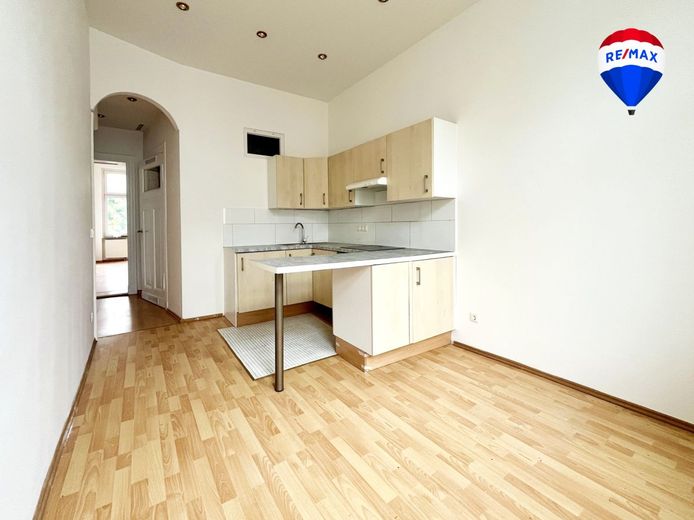 Provisionsfrei: Bezugsfertige, moderne 2-Zimmer-Wohnung mit Balkon &amp; Fahrstuhl  in Berlin Spandau – Einbauküche und Lichtfenster zum Badezimmer