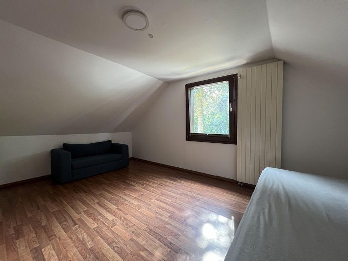 Ein ruhiges Zimmer nur für Frau im Schildow – das Zimmer zu vermieten2