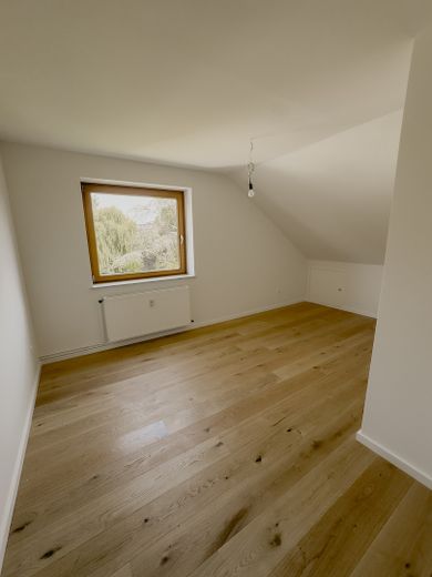 Einziehen & wohlfühlen! Renoviertes Wohnglück in Findorff | Garage | provisionsfrei | Bezugsfrei – Kinderzimmer