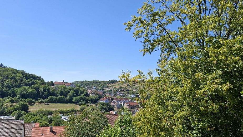 Helle 2-Zi-Wohnung mit tollem Ausblick provisionsfrei zu verkaufen – Photo 1