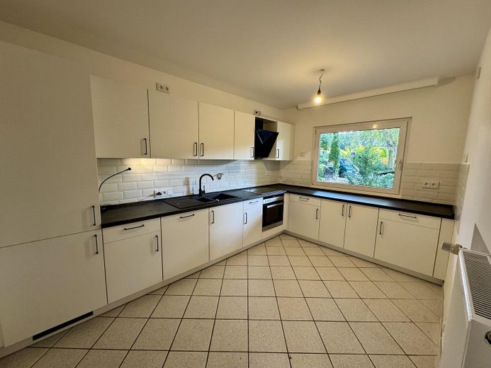 Heller 5-Zimmer-Bungalow mit Kamin, großem Garten & Doppelgarage | Stadtgrenze Hamburg – Küche