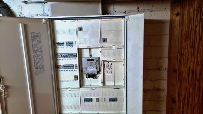 Keulen Rondorf top-eengezinswoning volledig gemoderniseerd – neue Unterverteilung 
