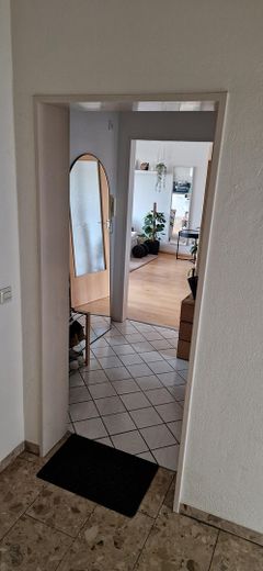 Attraente appartamento mansardato con balcone, posto auto e soffitta aggiuntiva – Eingangsbereich