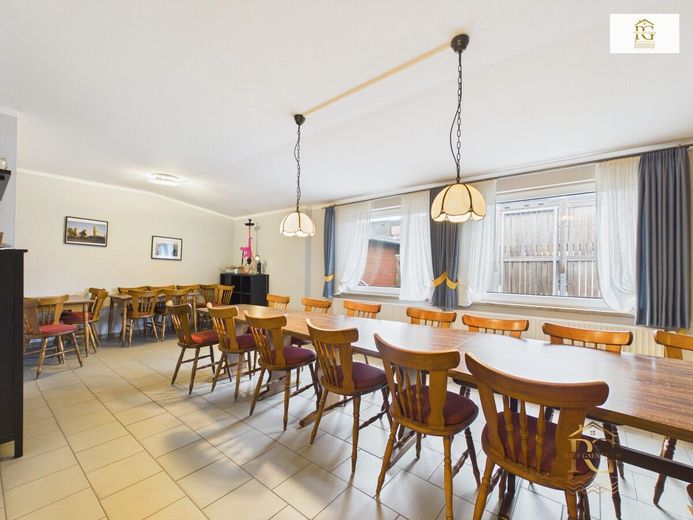 Beliebtes attraktives Restaurant im Stadtkern von Hemmoor mit Kegelbahn, großen Saal mit ca. 300 Sitzplätzen,Bühne, Gäste Zimmer, Außenterrasse – Kegelbahn Gastbereich