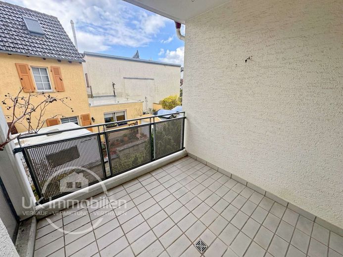 Hell. Großzügig. Sofort einziehen. 2,5-Zi mit geschütztem Balkon – Balkon