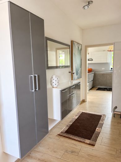 Nachhaltig gebaut – mit Liebe zum Detail – Garderobe
