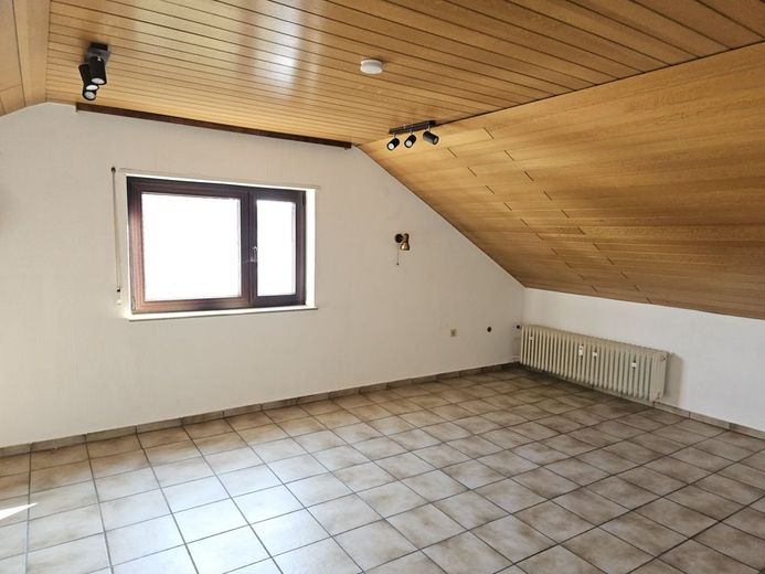 Wohnung in Siegelbach zu vermieten. Gute Aufteilung. Helle Räume. Ideal für Zweisamkeit ... – 5268 - Wohnzimmer