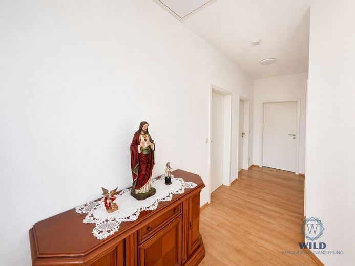Ein Zuhause mit Zukunft - wertbewusst renoviert, nachhaltig gedacht, in Püttlingen gelegen. – Flur-OG