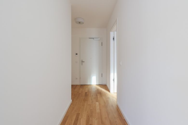 2 Zimmer Luxus Neubau - Einbauküche + Parkett - vom Eigentümer – Flur