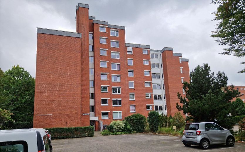Provisionsfrei & bezugsfrei: 1,5-Zimmer-Wohnung mit Balkon – Gebäude