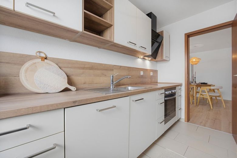 Renovierte 2,5-Zimmer-Wohnung mit Balkon, Einbauküche und Tiefgaragenstellplatz in Ostfildern – Küche