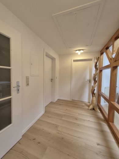 Außergewöhnliches Mehrfamilienhaus mit Aussicht und Ausblick – Diele DG