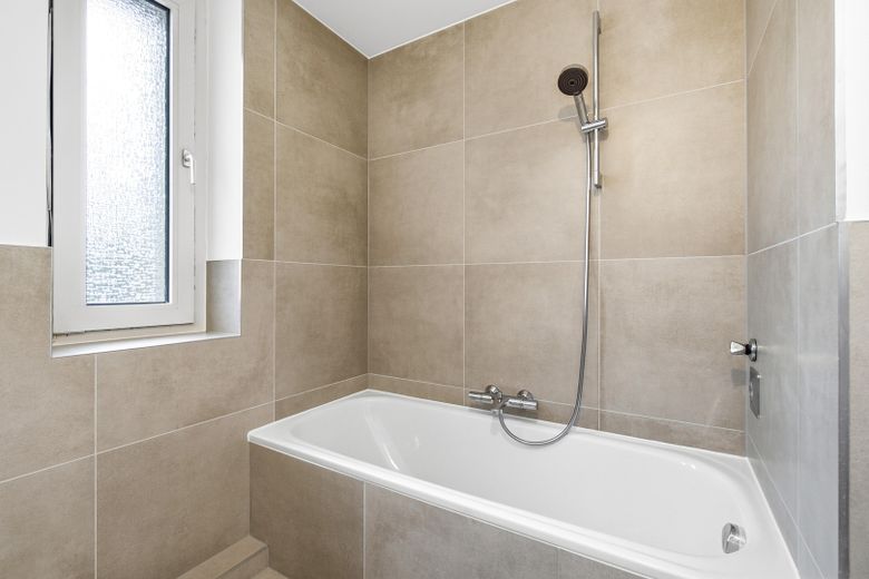 Atractiva inversión de capital con 6 unidades, balcones y potencial de desarrollo – Foto 8