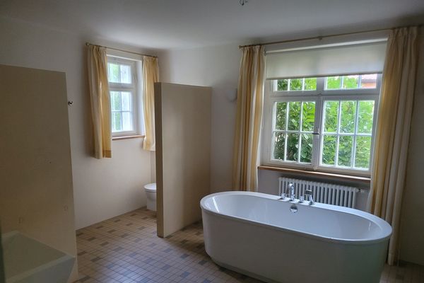 Prestigieus wonen op toplocatie, rustig direct bij het Doniswald, en toch dicht bij kuurpark en centrum!