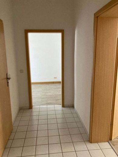 Großzügige 2-Zimmer mit Laminat, Dusche und Terrasse in ruhiger Lage! – PHOTO-2022-08-25-15-00-53