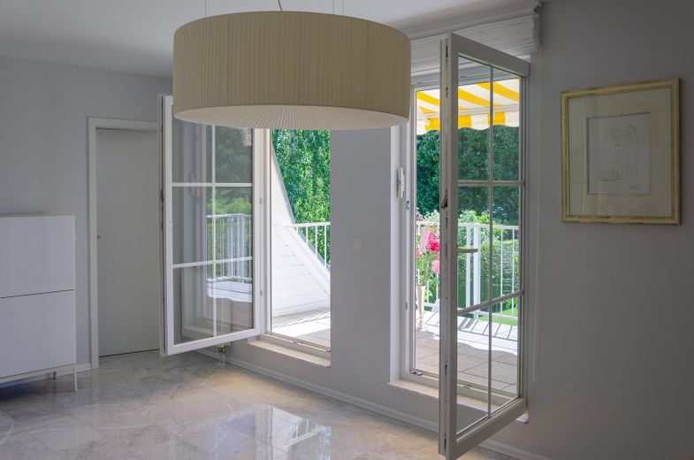 Luxuriöse Marmorvilla am Leading Golf Club Seddiner See - Landhausvilla vor den Toren Berlins – Terrasse Masterschlafzimmer