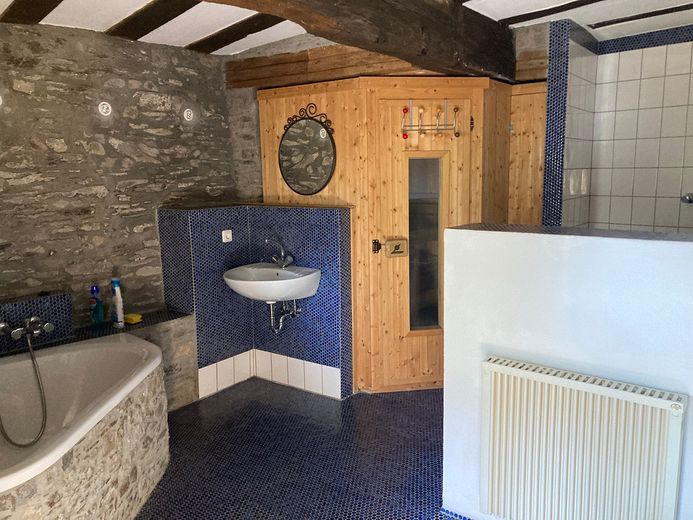 Storica, imponente casa a graticcio in posizione ambita da privato – Foto 13