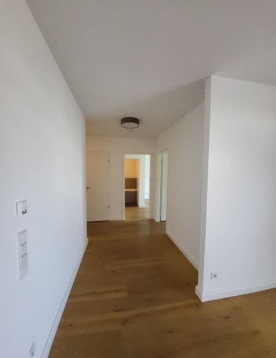 NOWOCZESNE, JAK NOWE, BEZ BARIER ARCHITEKTONICZNYCH, 3-POKOJOWE MIESZKANIE NAD KANAŁEM SCHLEUSENGRABEN W BERGEDORF – Flur