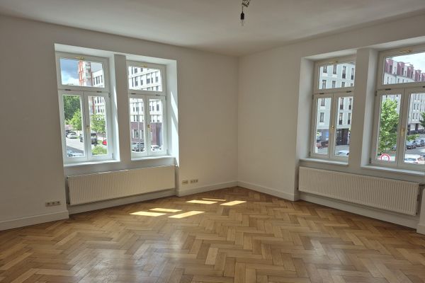 Helle, großzügig geschnittene Wohnung in denkmalgeschütztem Haus in München