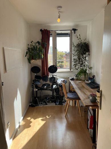 Luminoso apartamento en el ático con terraza en la azotea en pleno Kreuzberg – Kl.Zimmer