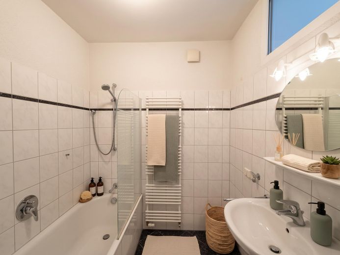 Provisionsfrei: Stilvolle 3-Zimmer-Wohnung mit Balkon in der Mainzer Neustadt – Bad