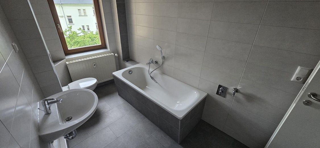 Top gerenoveerd 2-kamer zolderappartement op een locatie dicht bij het centrum – Bad
