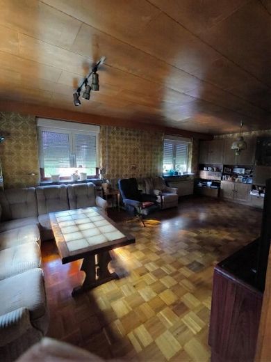 Versátil proyecto de modernización con sótano abovedado, garaje y opciones de chimenea en un entorno natural – Foto 6