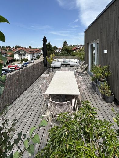 Exclusives Penthouse mit 90 qm Dachterrasse und Bergblick – Dachterrasse