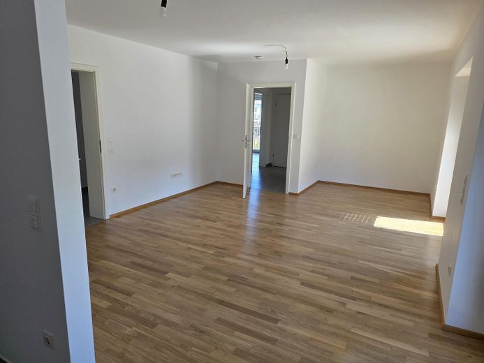 Augsburg-Inningen Bhf-nah 4 Zi  ETW 90m2 Süd-Loggia, Garten zustzl 18m2 UG Abst/WaKü – Wohnz. / Esspl