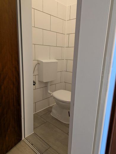 ##Exklusives Laden-/Bürolokal (56 m²)# in Germering: Top-Frequenzlage am "Kleinen Stachus" – Neuer Toilettenraum