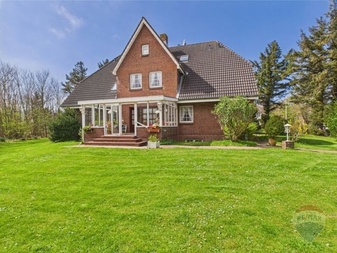 Großzügiges Einfamilienhaus mit Ferienvermietungspotenzial auf 9.640 m² Grundstück in Utersum auf Föhr – Foto 1